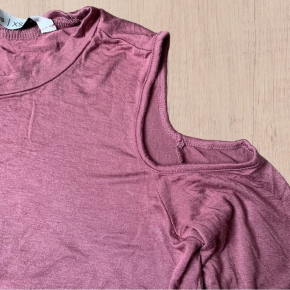 Women's Long sleeve cutout shoulder shirt lightweight burgundy wine tshirt xsmal - Picture 3 of 5